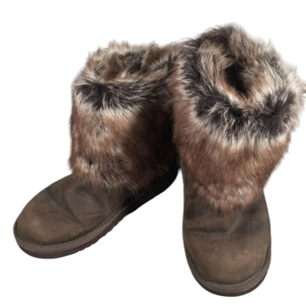Fur trim buckled UGG boots size 4